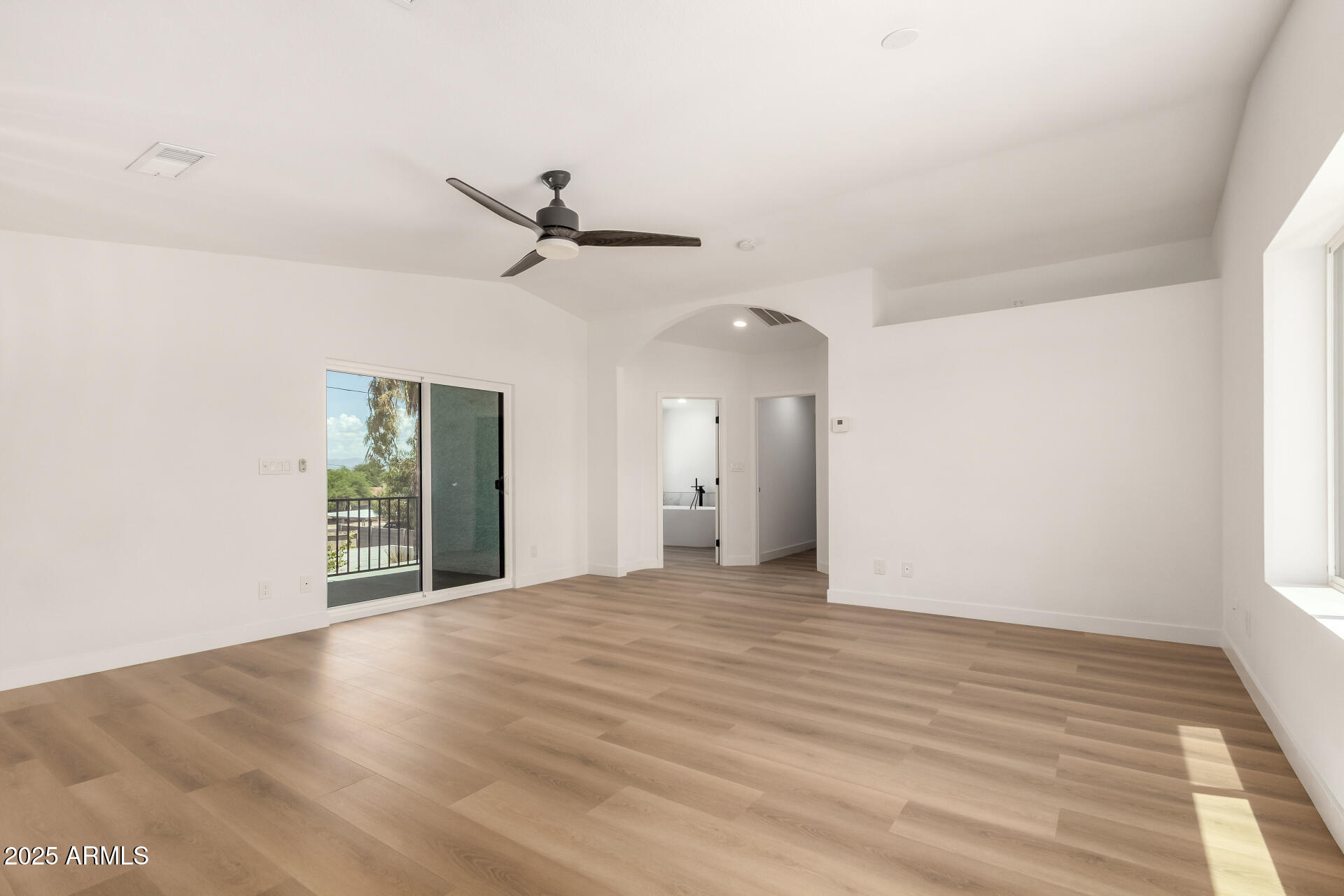 2210 East Everett Drive Phoenix, AZ 85022 - Photo 18 of 43 Upstairs Master