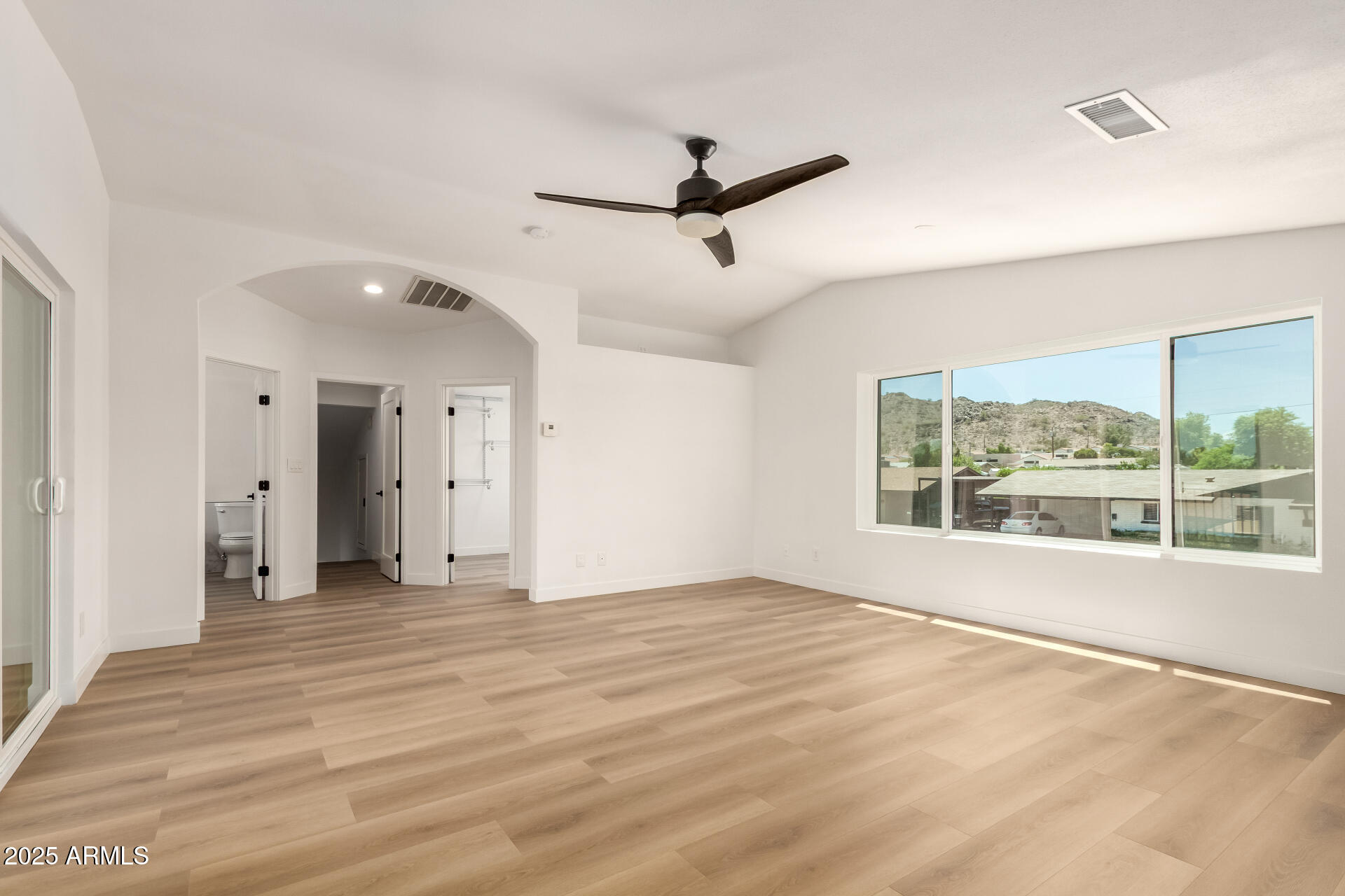 2210 East Everett Drive Phoenix, AZ 85022 - Photo 19 of 43 Upstairs Master