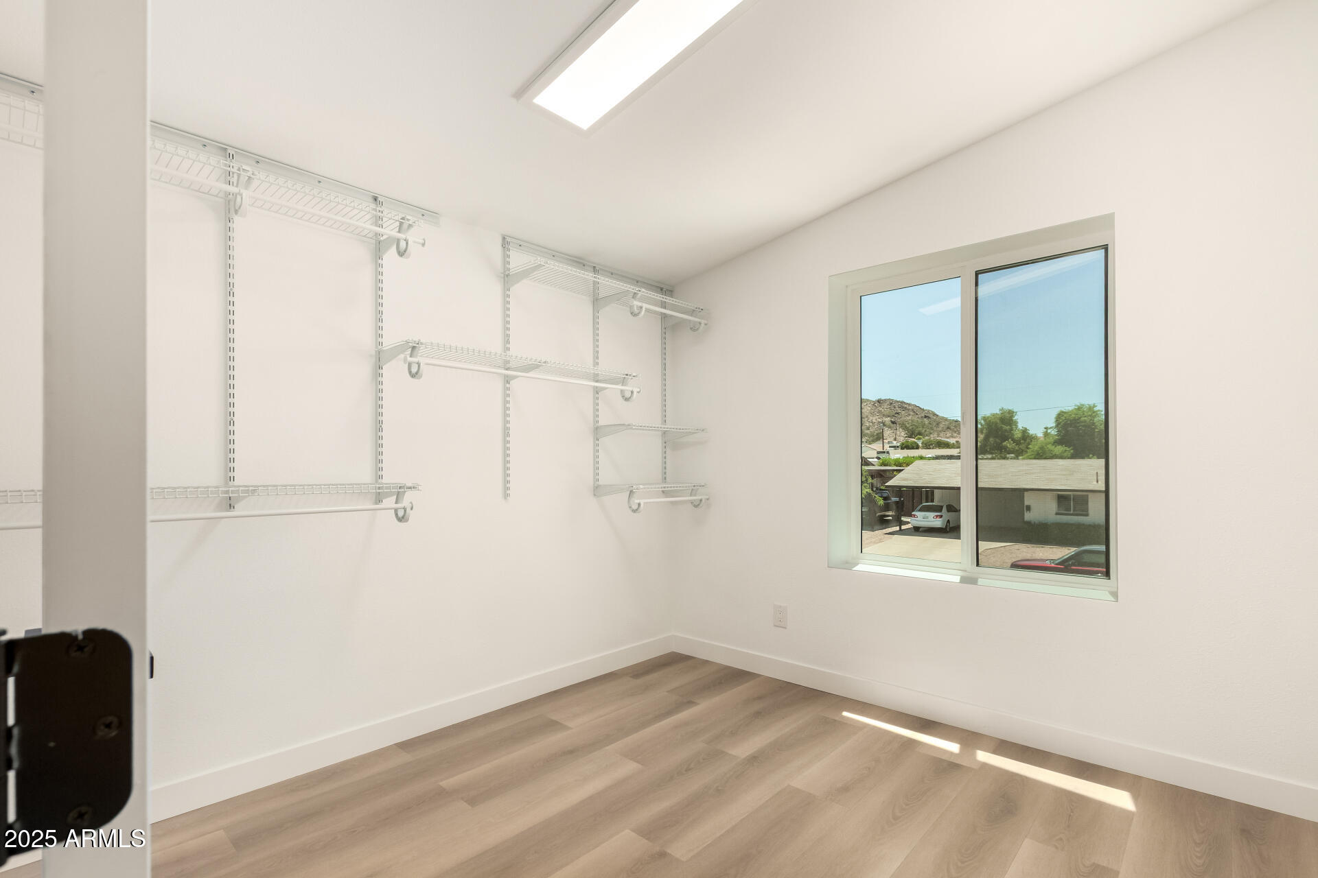 2210 East Everett Drive Phoenix, AZ 85022 - Photo 22 of 43 Master Walk-In