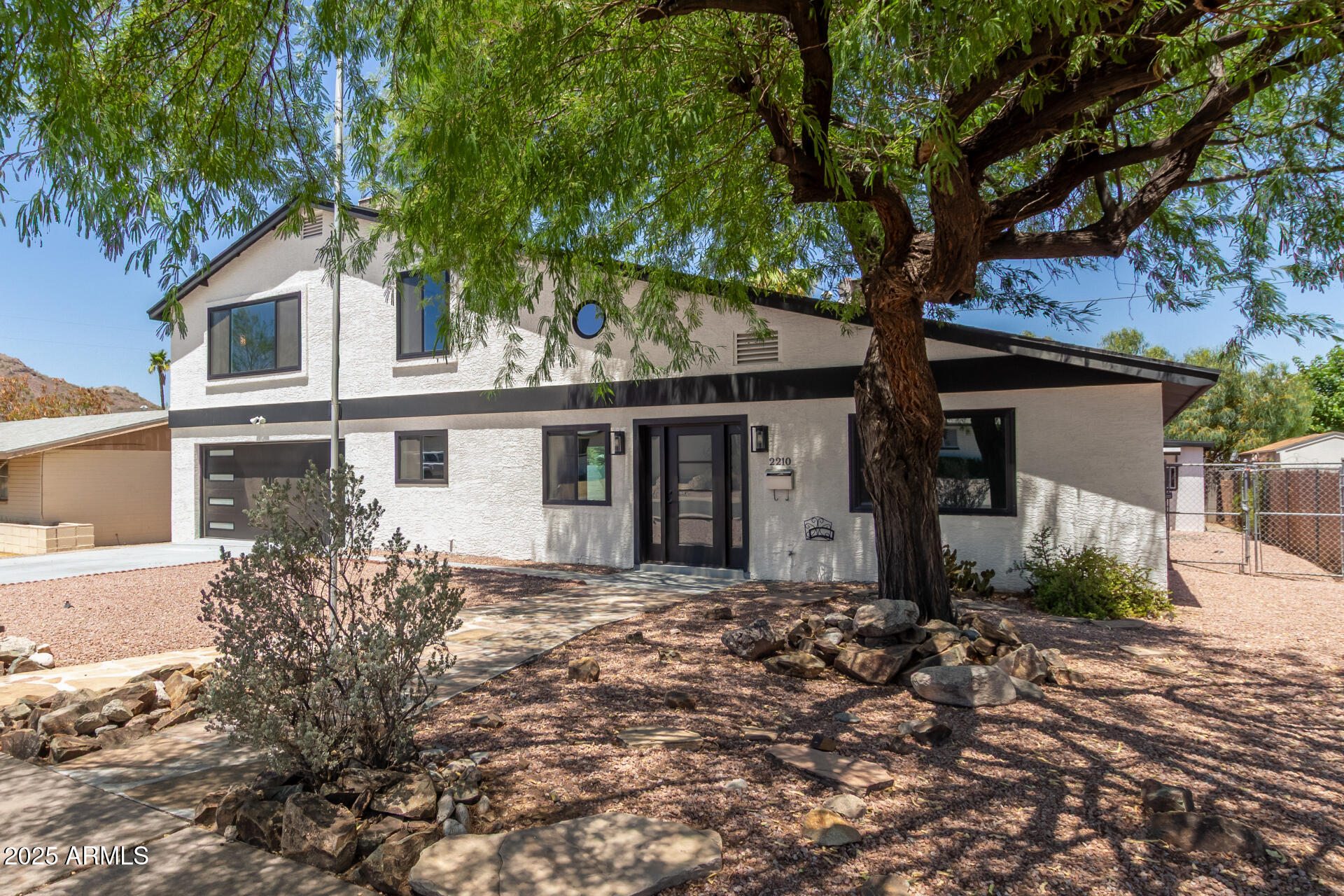 2210 East Everett Drive Phoenix, AZ 85022 - Photo 4 of 43 Front