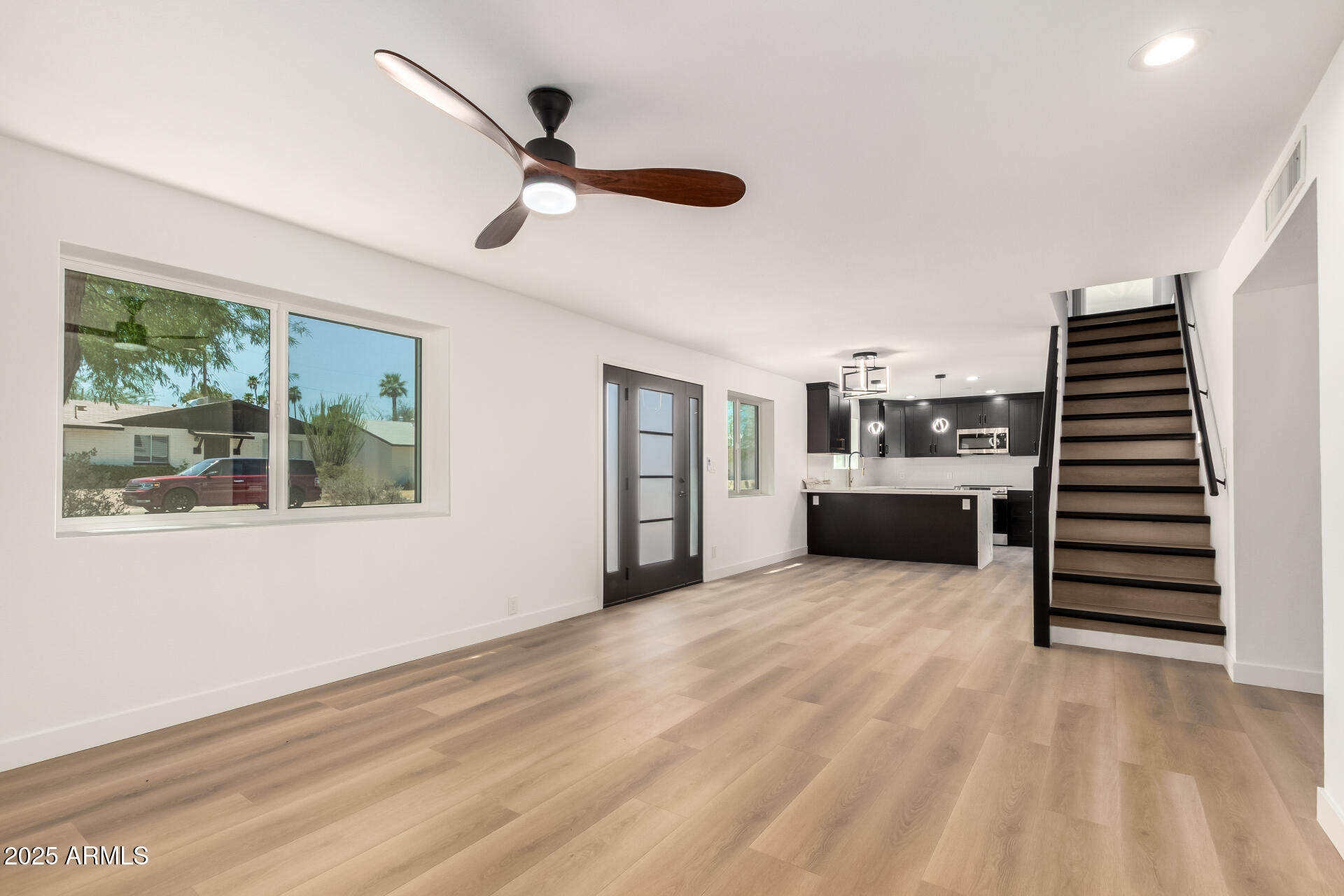 2210 East Everett Drive Phoenix, AZ 85022 - Photo 6 of 43 Entry and Great Room