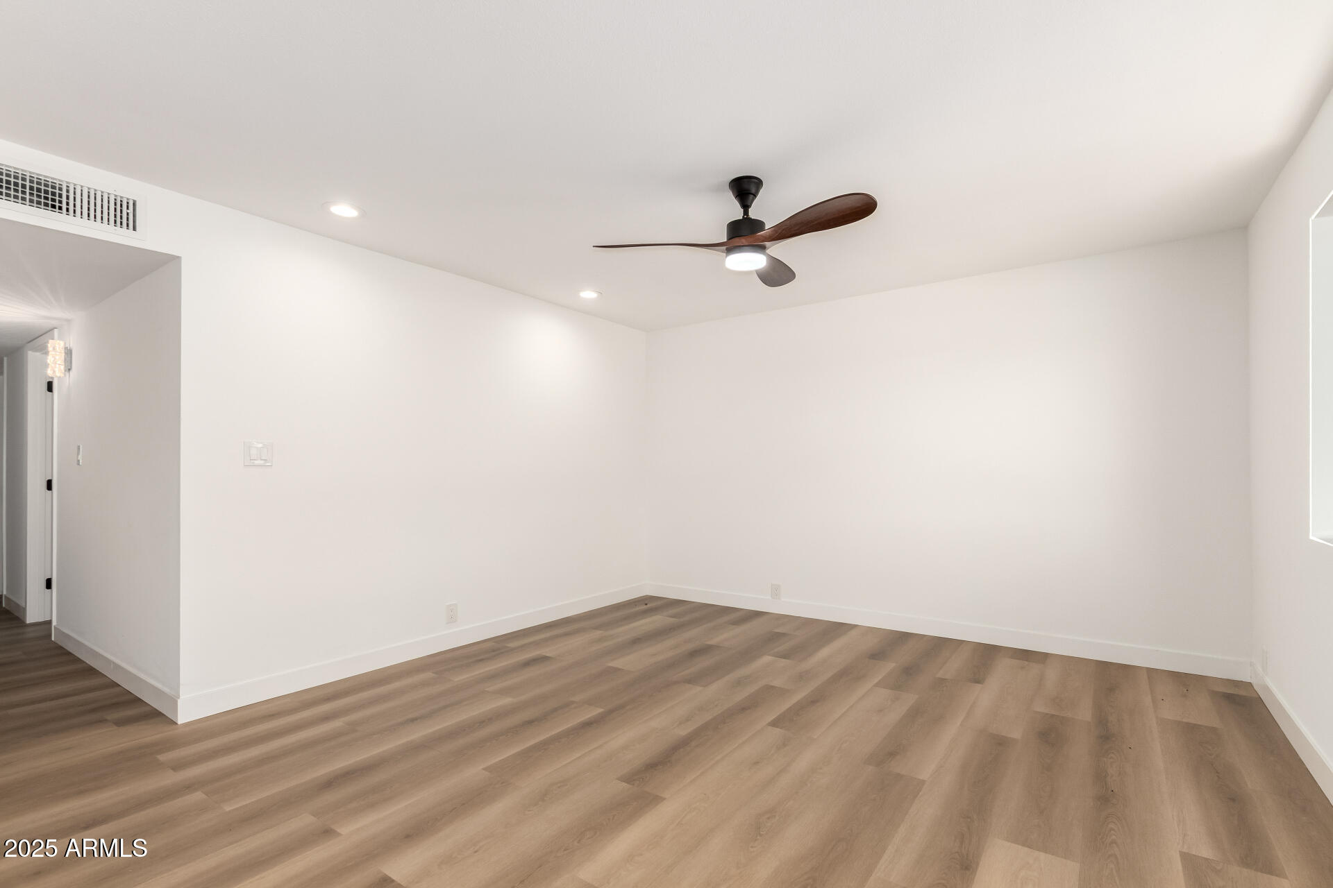 2210 East Everett Drive Phoenix, AZ 85022 - Photo 7 of 43 Great Room