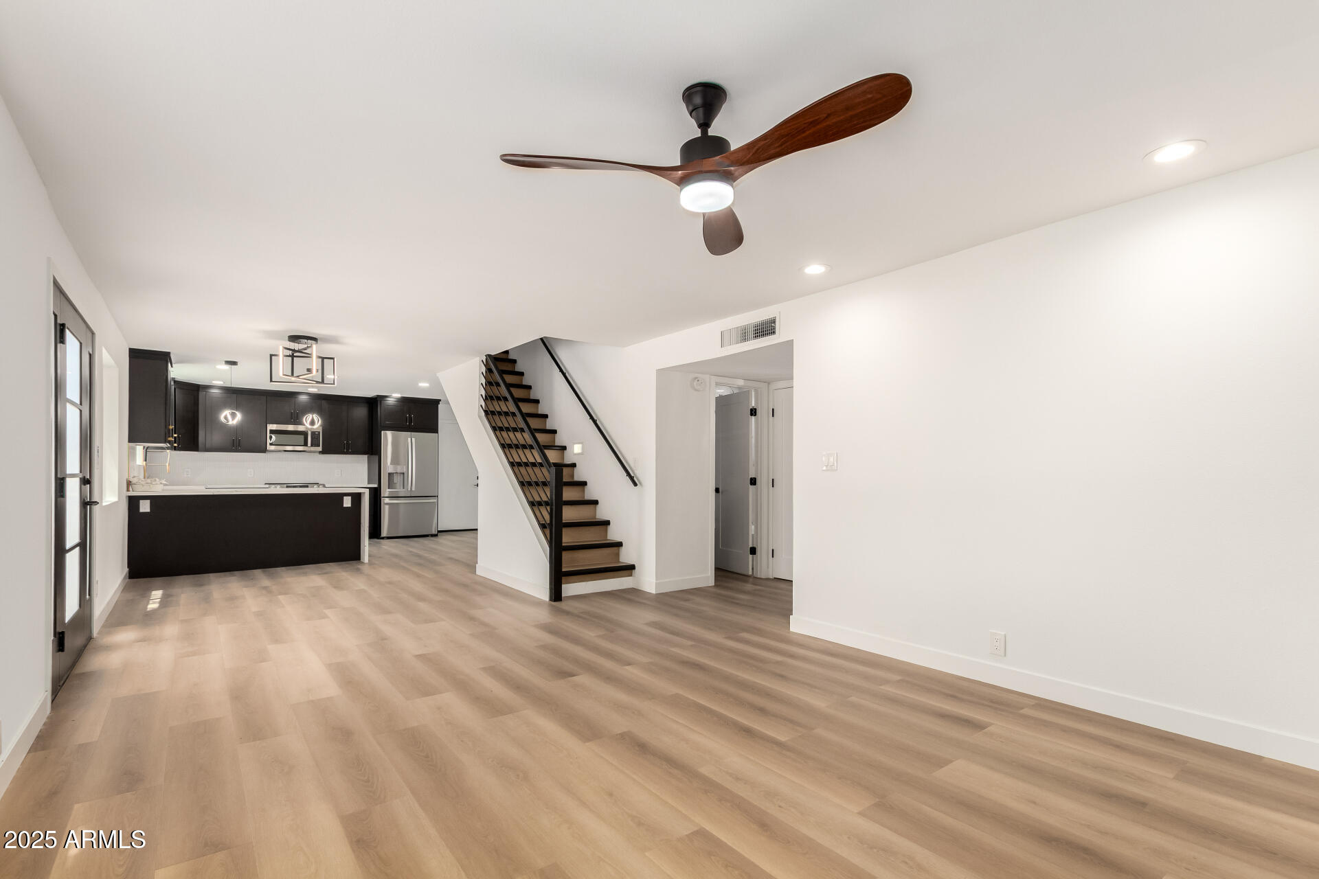 2210 East Everett Drive Phoenix, AZ 85022 - Photo 9 of 43 Great Room