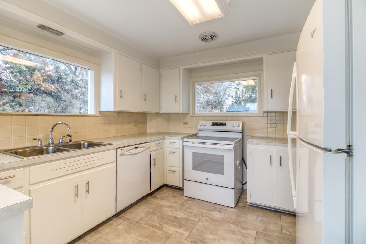 954 Southwest Crestview Road Prineville, OR 97754 - Photo 11 of 29 CREP0037-Edit