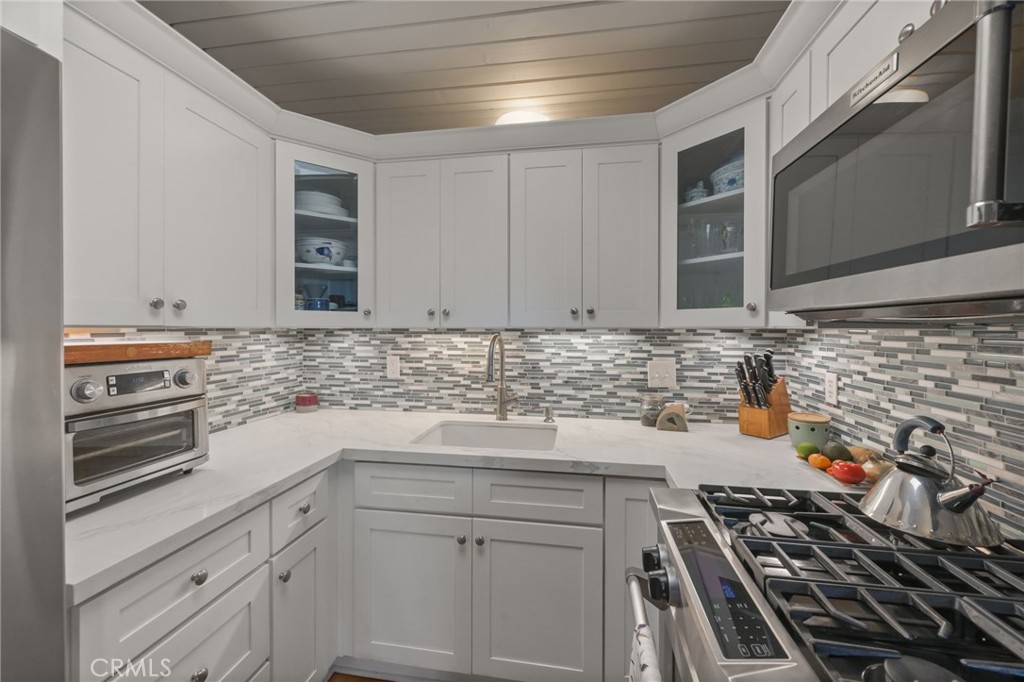34041 El Contento Dana Point, CA 92629 - Photo 5 of 22 Another view of the kitchen.