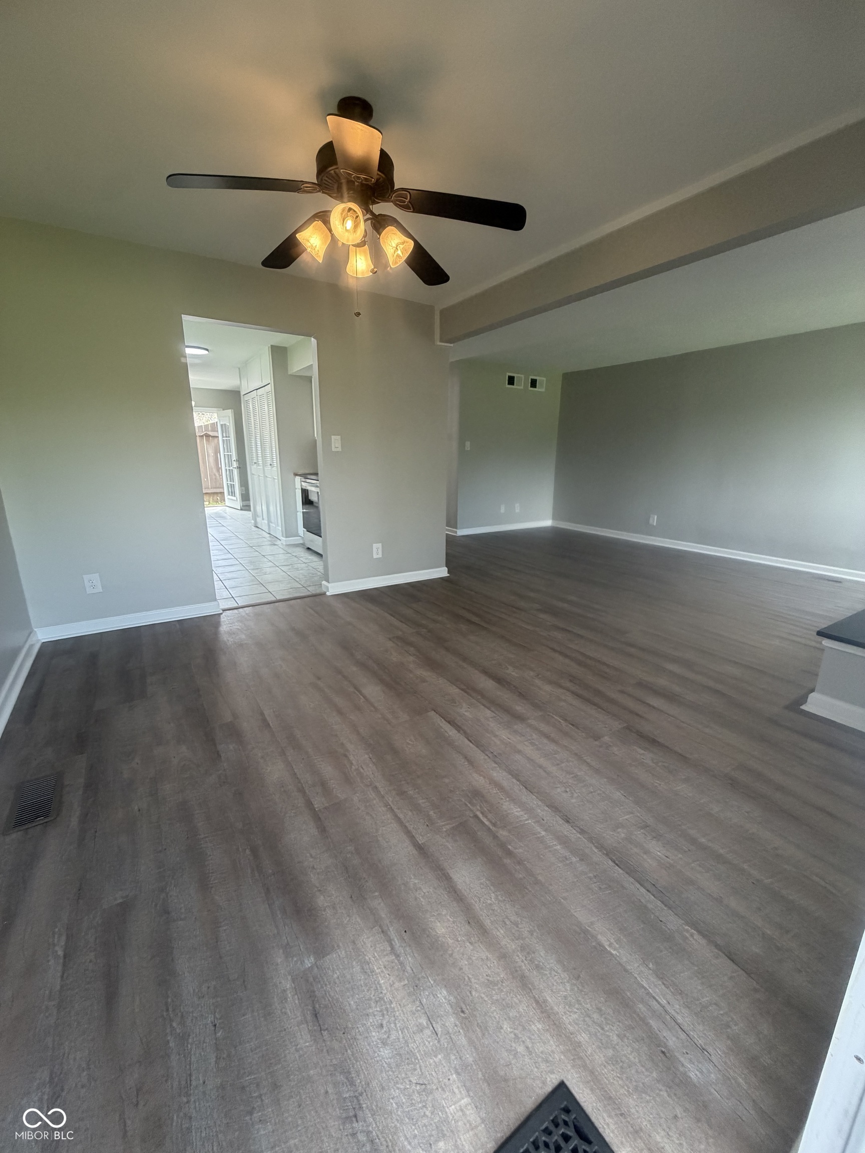 635 Cobblestone Road Avon, IN 46123 - Photo 4 of 32