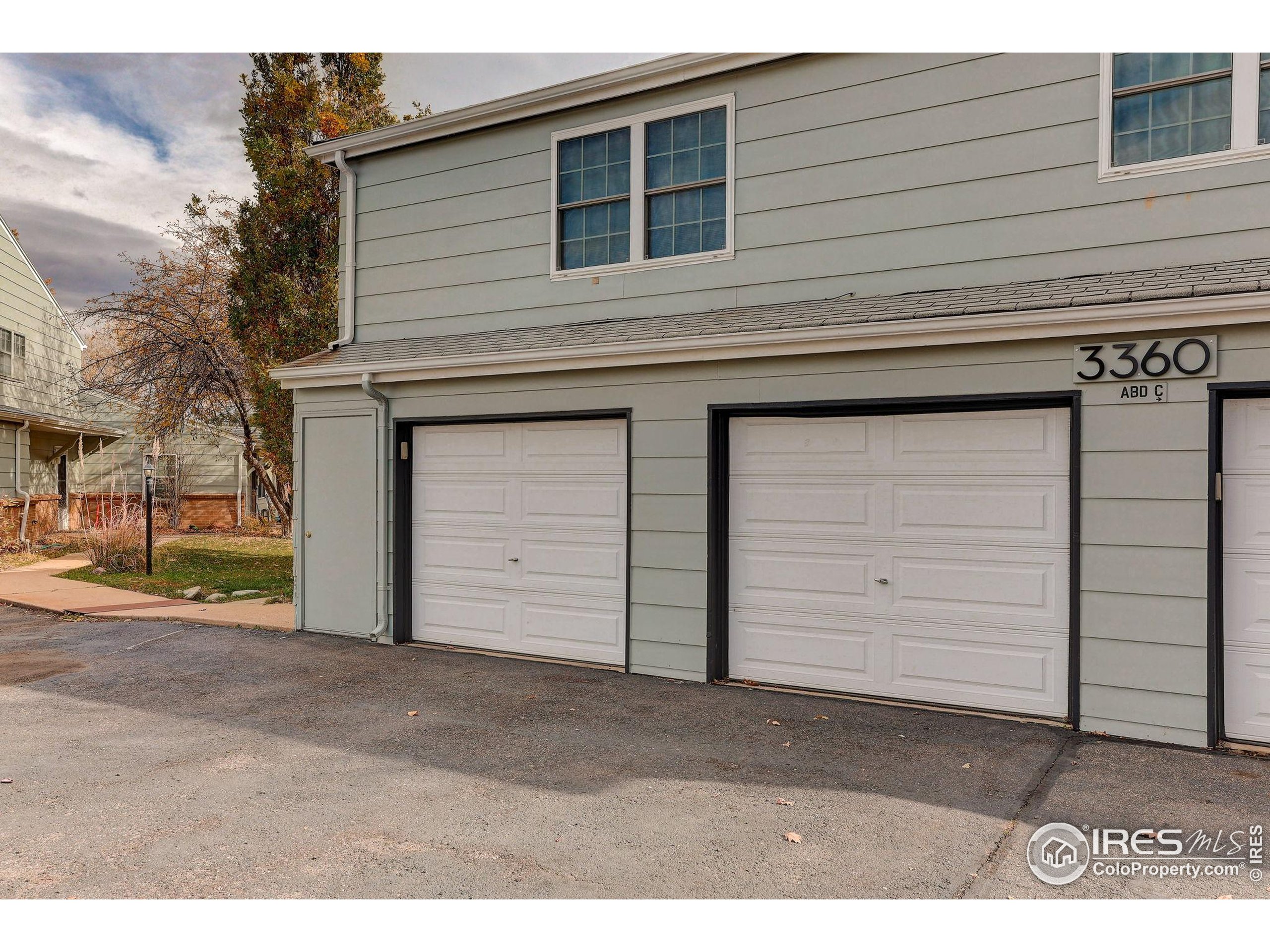 3360 34th Street, Unit B Boulder, CO 80301 - Photo 17 of 22 a backyard of a house