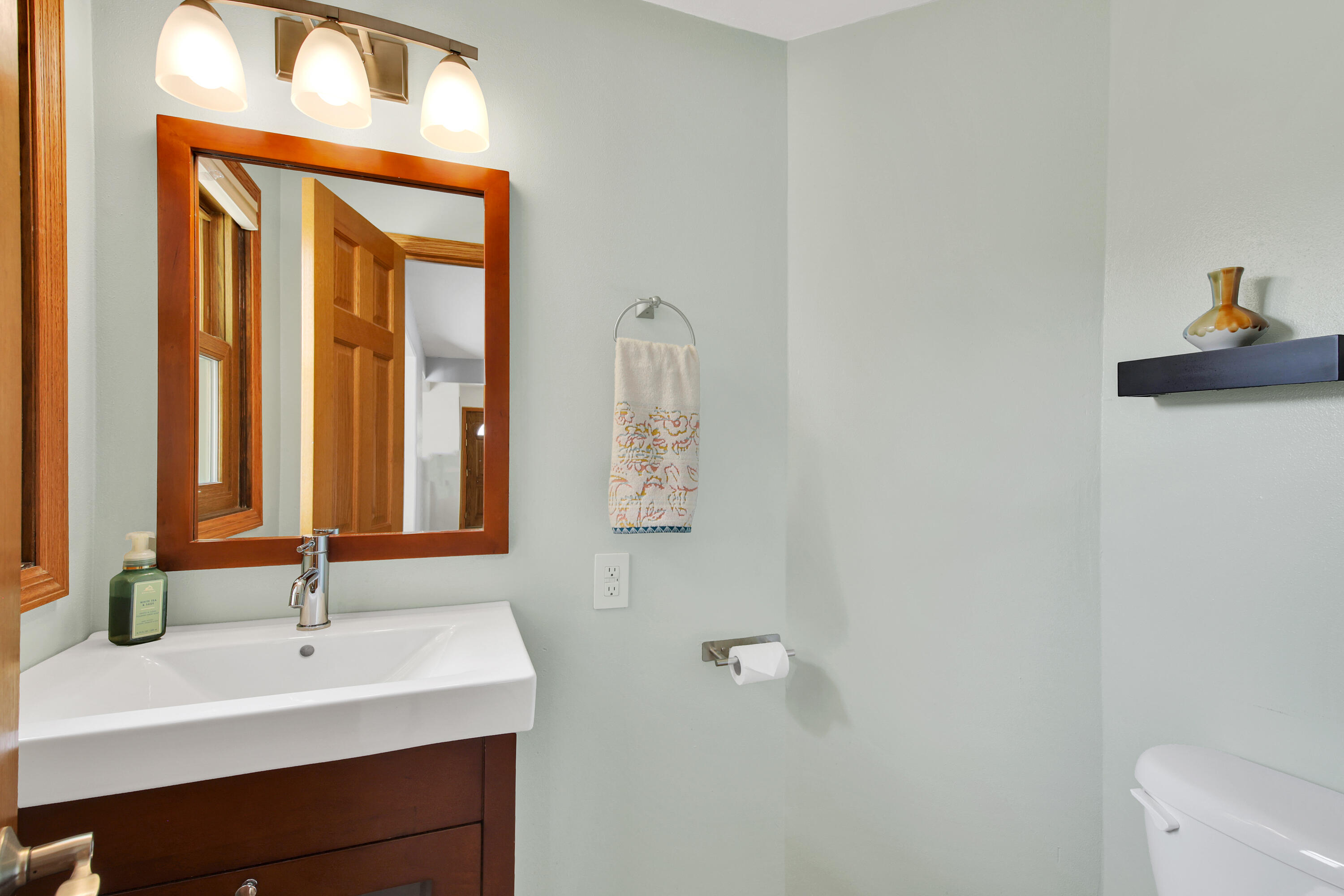 7527 South 73rd Street Franklin, WI 53132 - Photo 15 of 30 Half Bath Main
