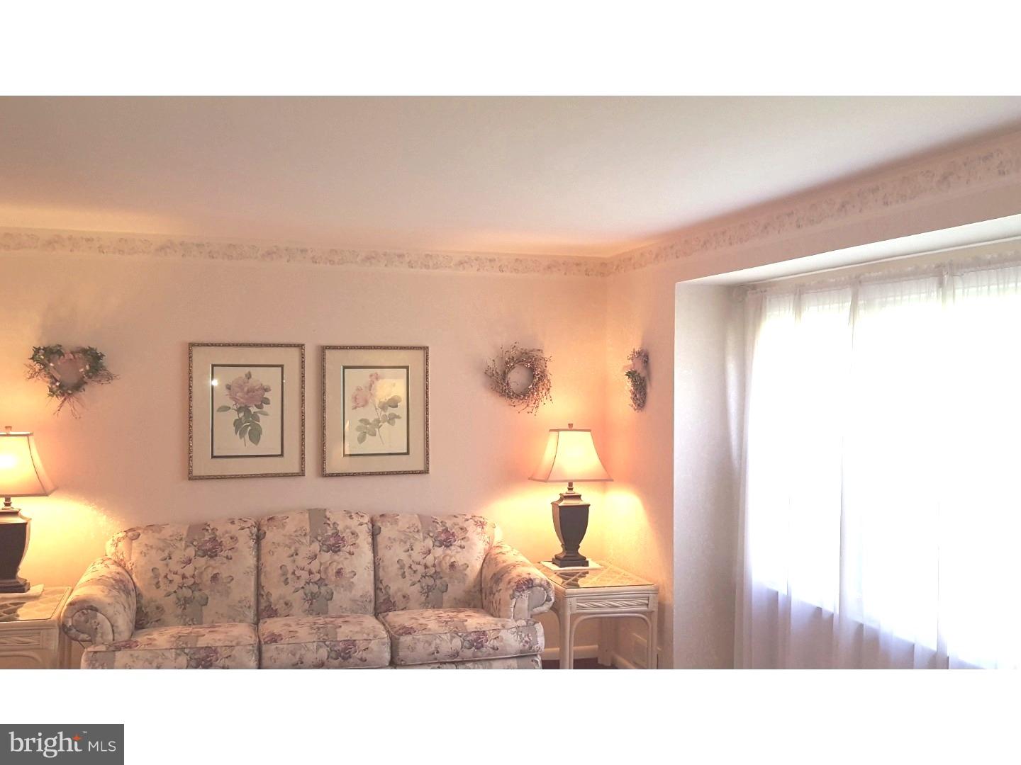 45 Saratoga Road Stratford, NJ 08084 - Photo 12 of 21 Living Room