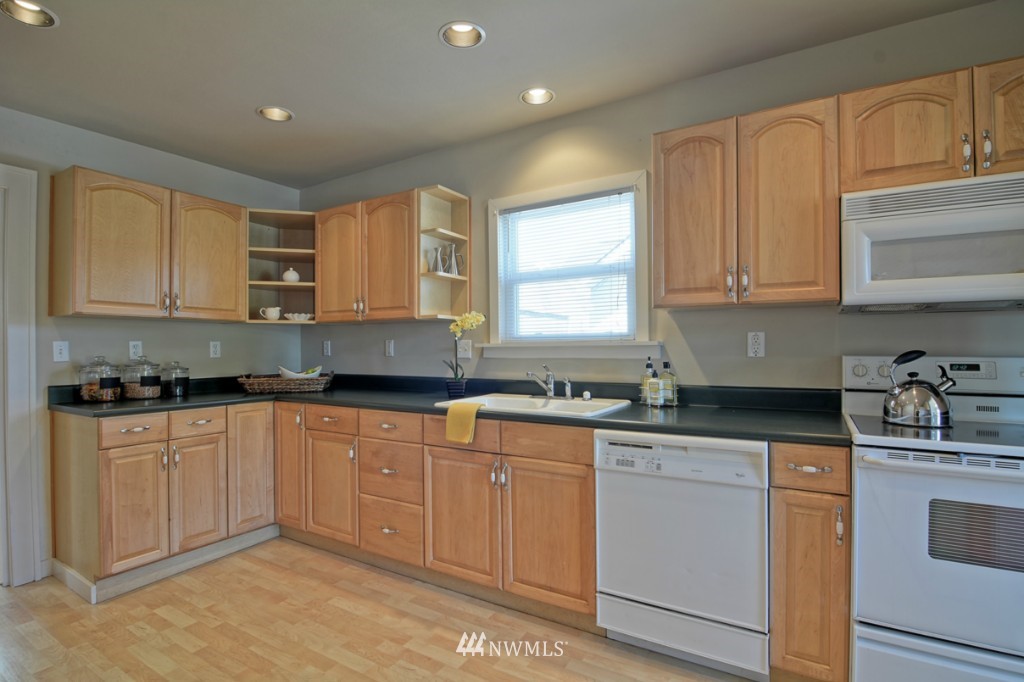 1026 Rockefeller Avenue Everett, WA 98201 - Photo 5 of 14 Gallery Image 5
