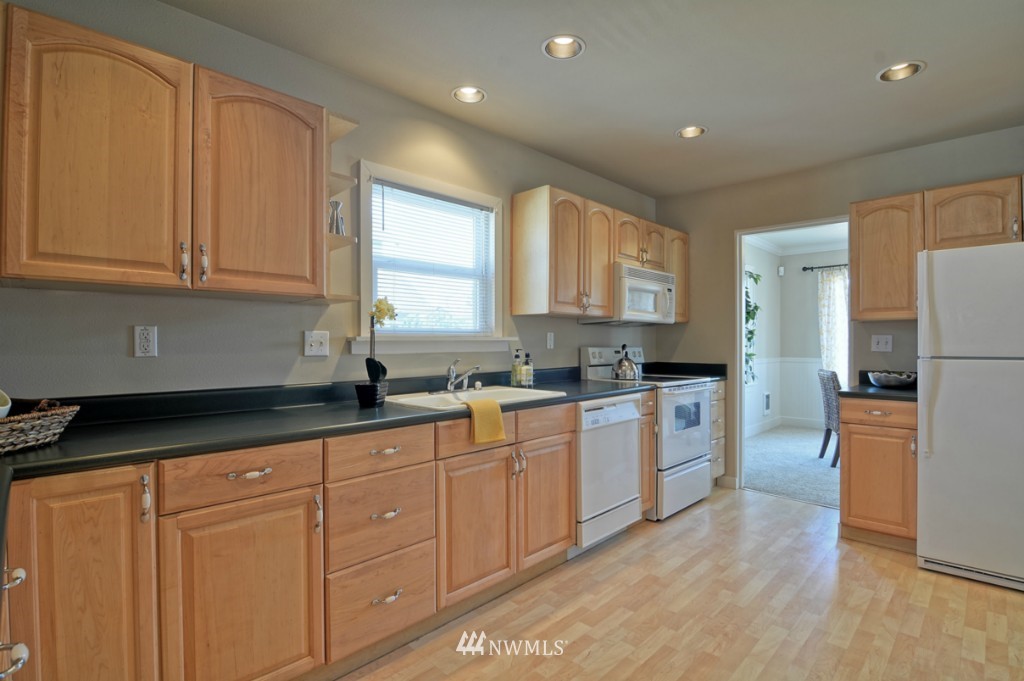 1026 Rockefeller Avenue Everett, WA 98201 - Photo 6 of 14 Gallery Image 6