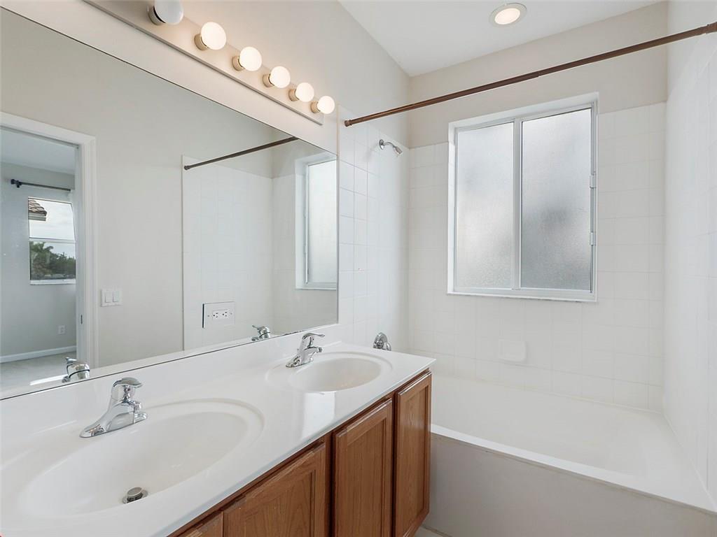 3075 Laurel Ridge Circle Riviera Beach, FL 33404 - Photo 5 of 12 Gallery Image 5