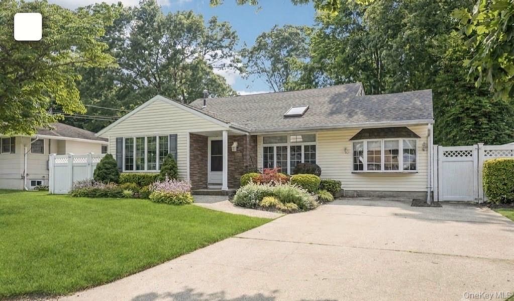 12 Larry Road Selden, NY 11784 - Photo 4 of 47 Gallery Image 4