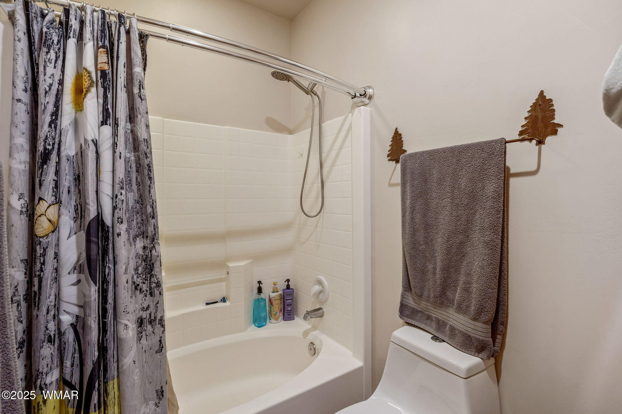 2522 Village Loop, Unit 14 Pinetop, AZ 85935 - Photo 16 of 38 Primary shower/bath combo