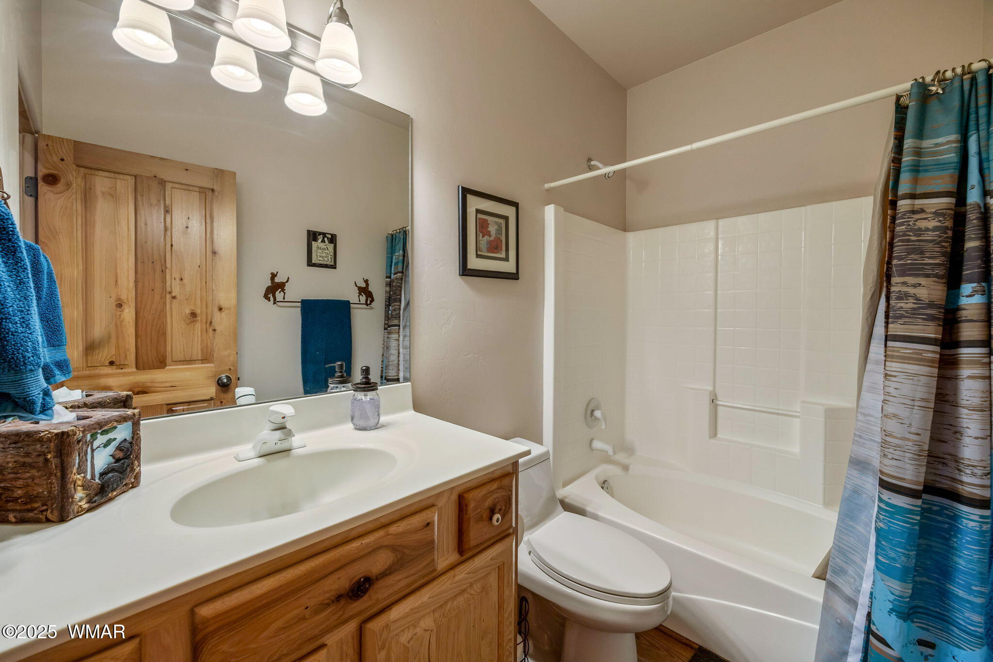 2522 Village Loop, Unit 14 Pinetop, AZ 85935 - Photo 19 of 38 Hall bathroom