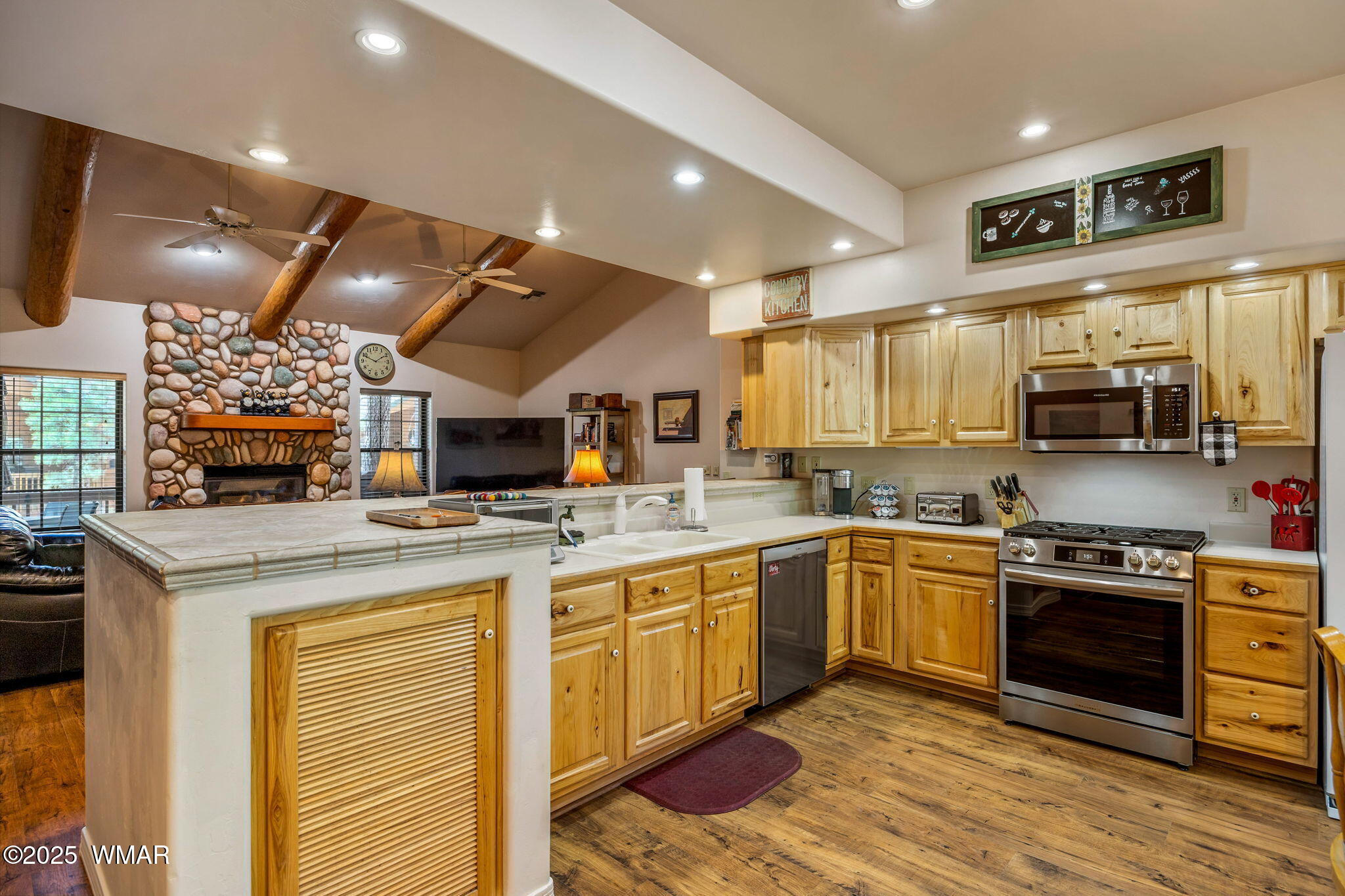 2522 Village Loop, Unit 14 Pinetop, AZ 85935 - Photo 8 of 38 Kitchen