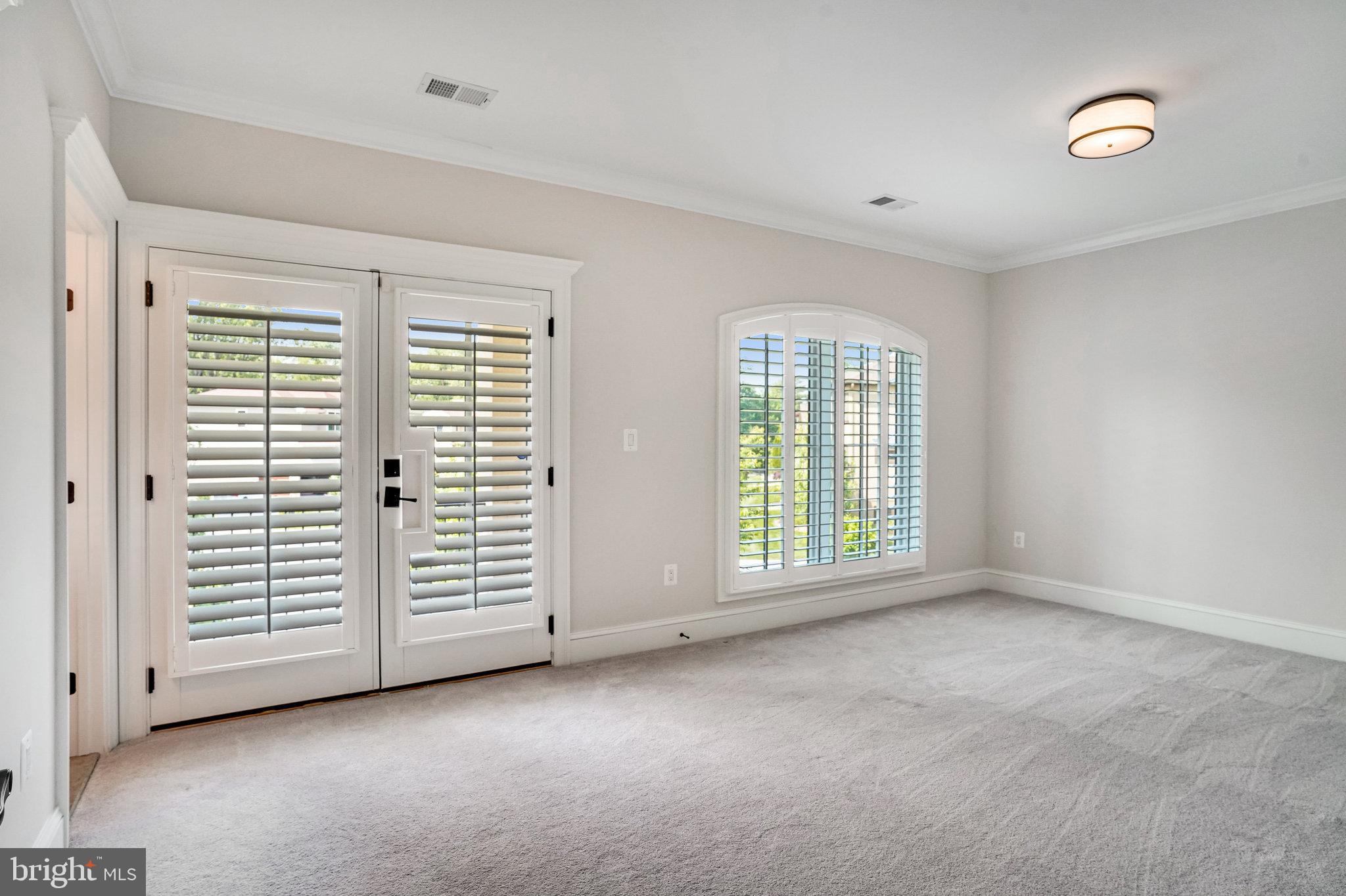 920 Ninovan Road Southeast Vienna, VA 22180 - Photo 33 of 44 an empty room with windows