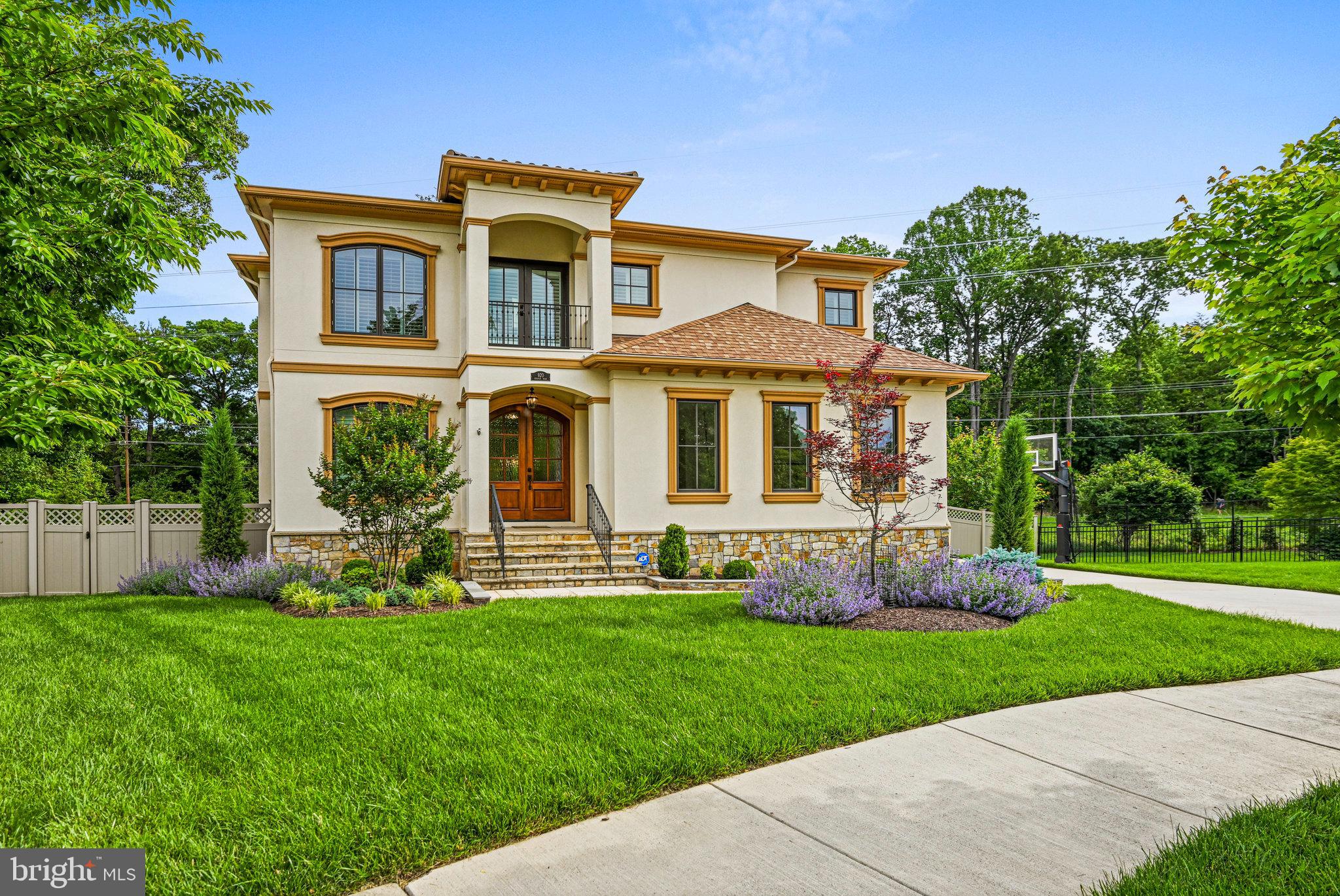 920 Ninovan Road Southeast Vienna, VA 22180 - Photo 4 of 44 a front view of house with a garden