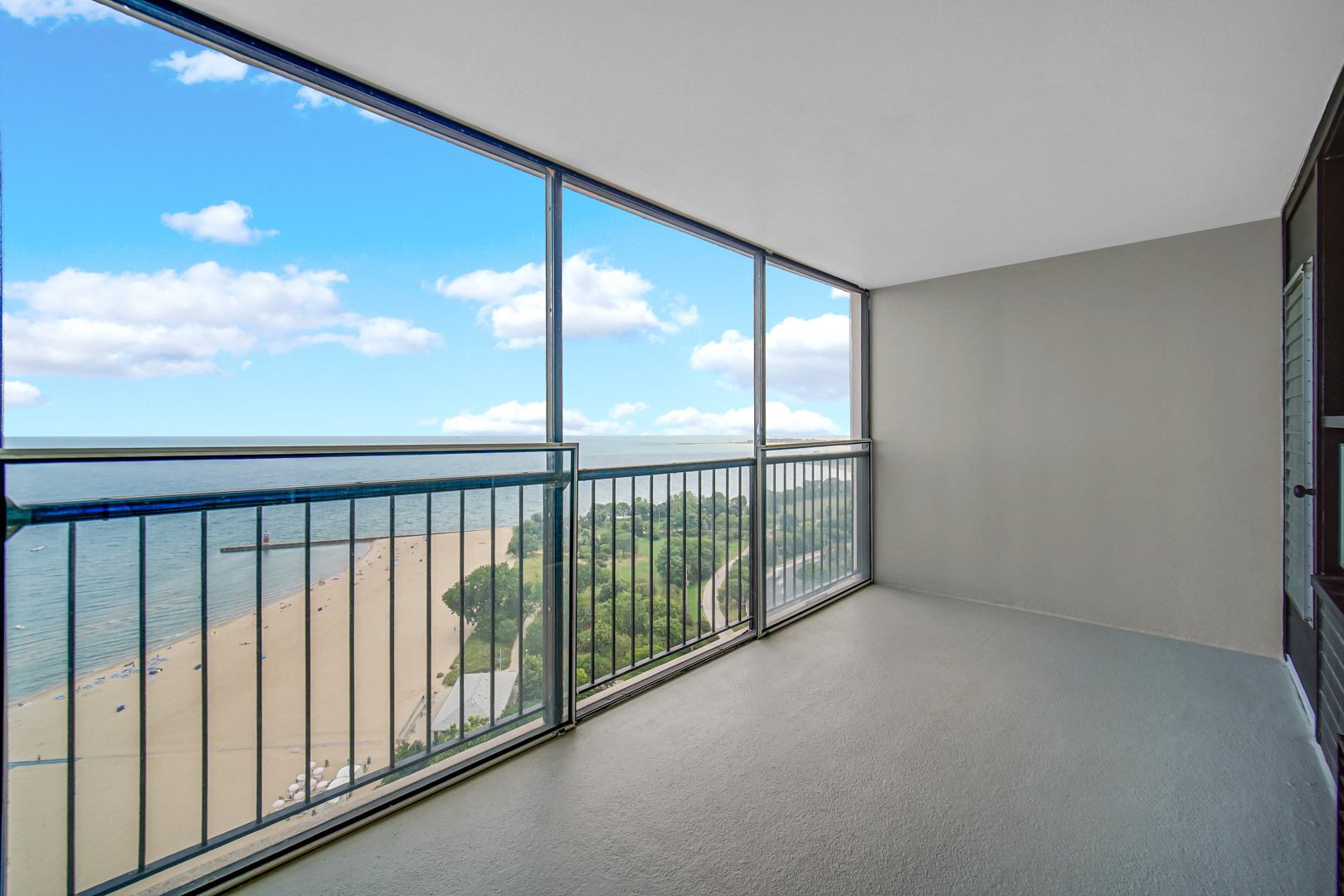 5733 North Sheridan Road, Unit 27C Chicago, IL 60660 - Photo 11 of 23 a view of a balcony