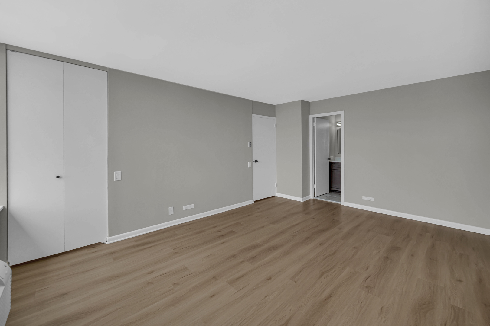 5733 North Sheridan Road, Unit 27C Chicago, IL 60660 - Photo 12 of 23 a view of an empty room with wooden floor