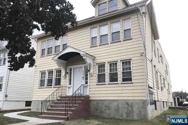 $2,300 | 428 Fern Avenue, Unit 1R, Lyndhurst, NJ 07071