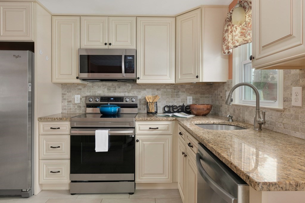 14 Devine Road Randolph, MA 02368 - Photo 11 of 36 Gallery Image 11
