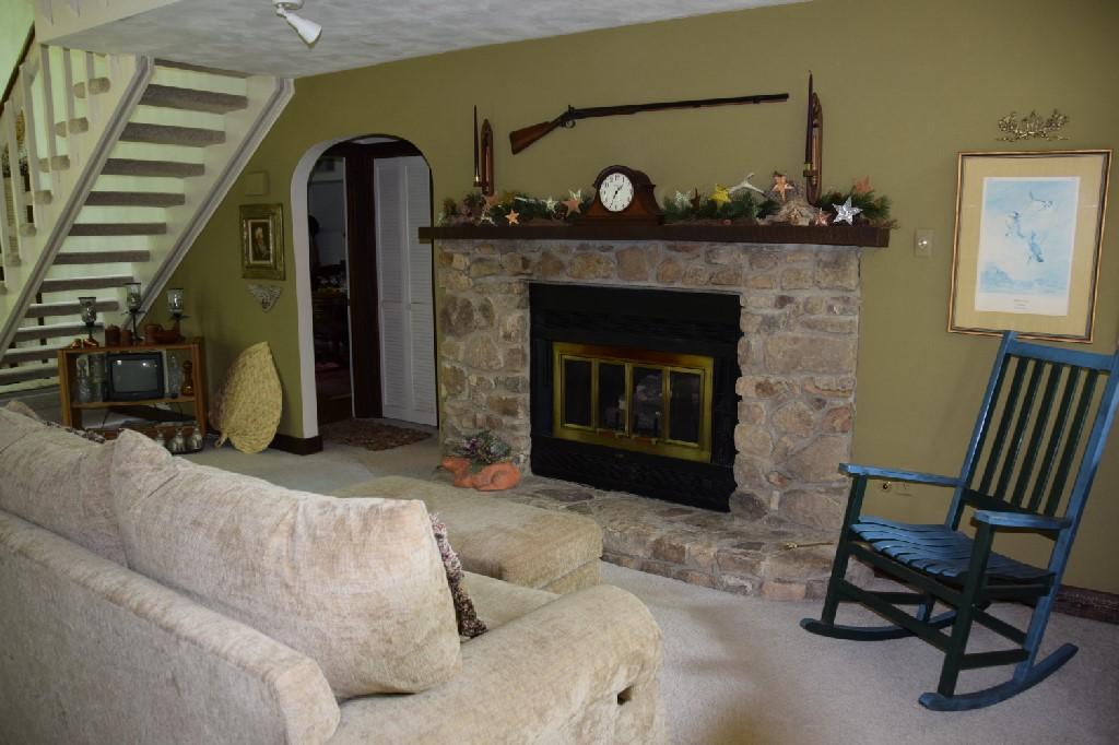 6740 Raintree Road Roanoke, VA 24018 - Photo 4 of 27 DSC_0186