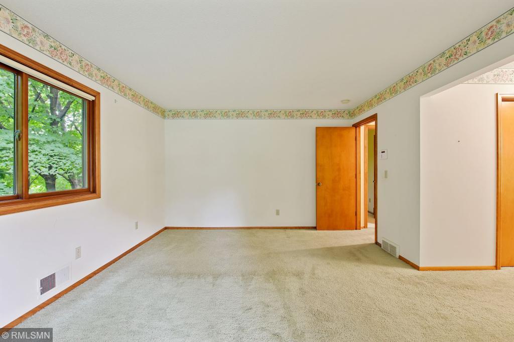 18516 Timber Ridge Drive Minnetonka, MN 55345 - Photo 21 of 40