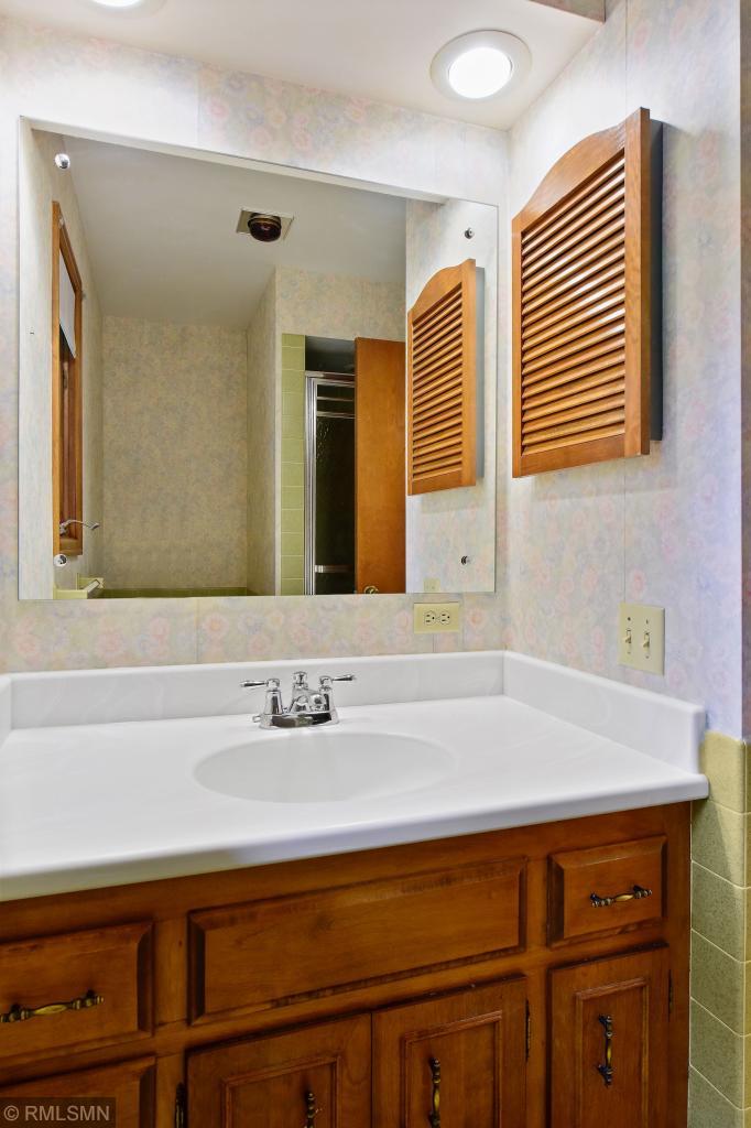 18516 Timber Ridge Drive Minnetonka, MN 55345 - Photo 24 of 40