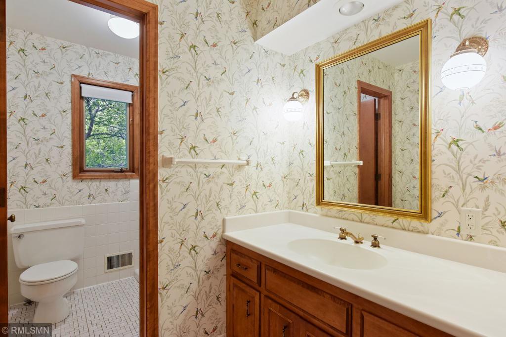 18516 Timber Ridge Drive Minnetonka, MN 55345 - Photo 27 of 40