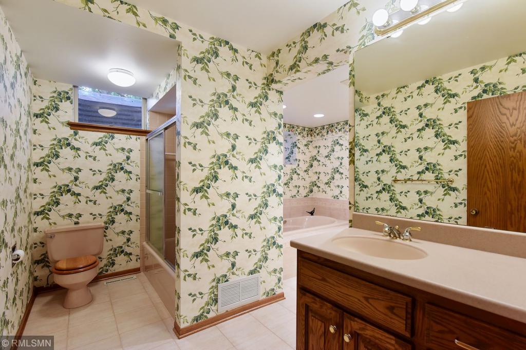 18516 Timber Ridge Drive Minnetonka, MN 55345 - Photo 33 of 40