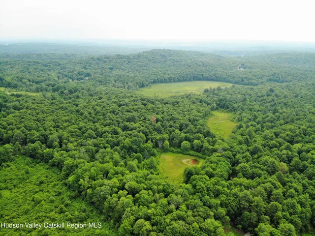 a black and white photo of a bathroom