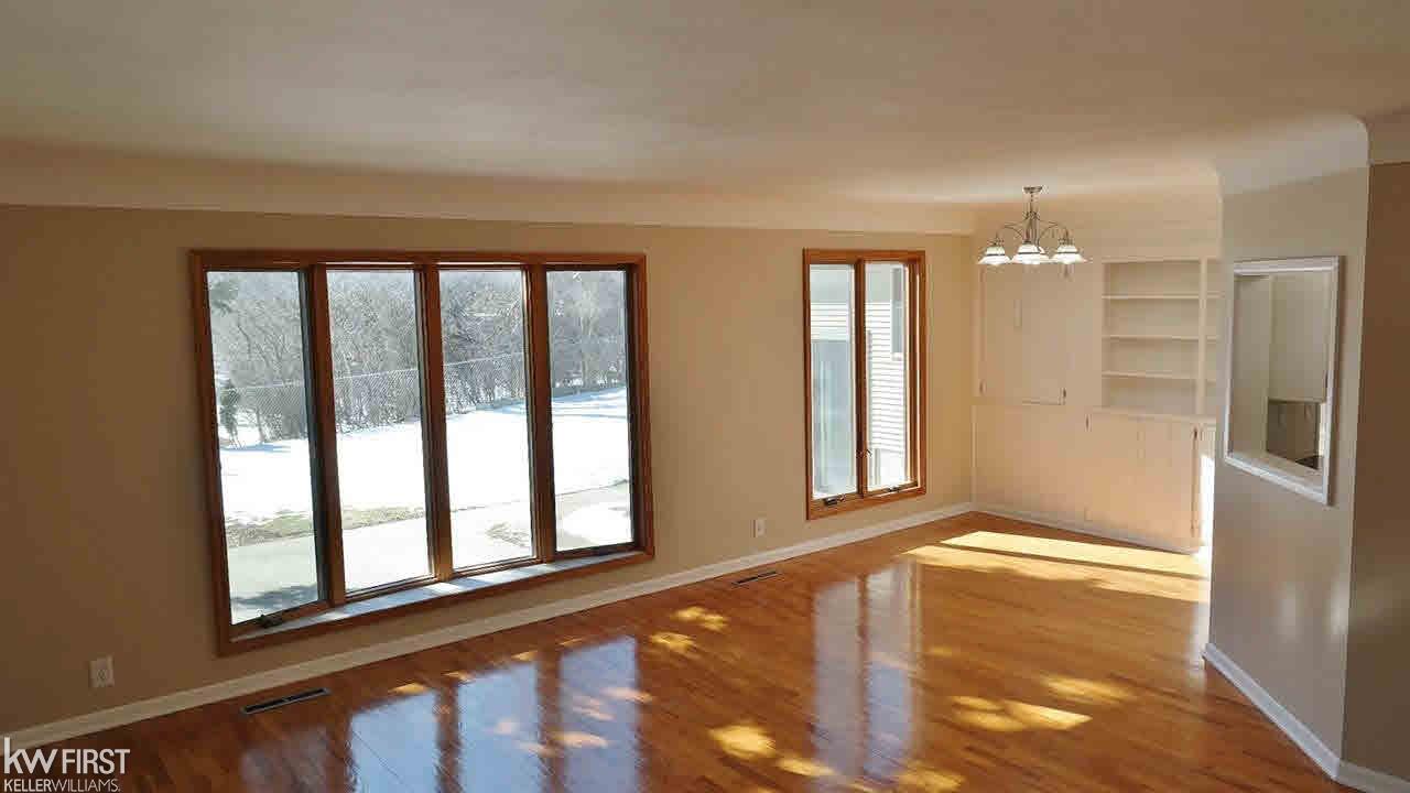 3617 Miller Road Flint, MI 48503 - Photo 5 of 26 21425305-4.JPG