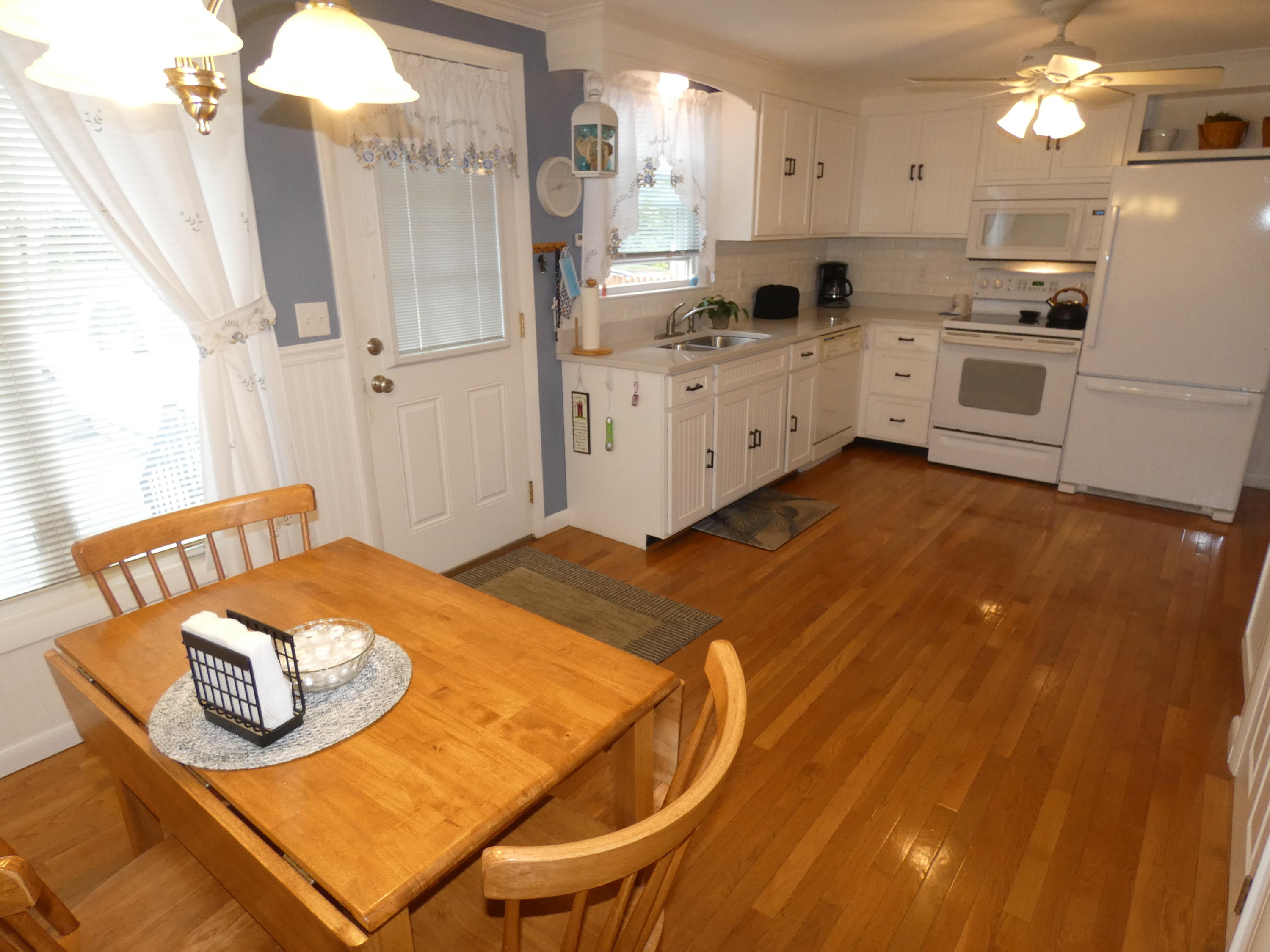 8 Villa Road, Unit 8 Westbrook, ME 04092 - Photo 4 of 28 Dining Area & Kitchen