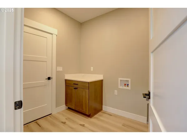 $519,990 | 211 Heisler Street, Dufur, OR 97021