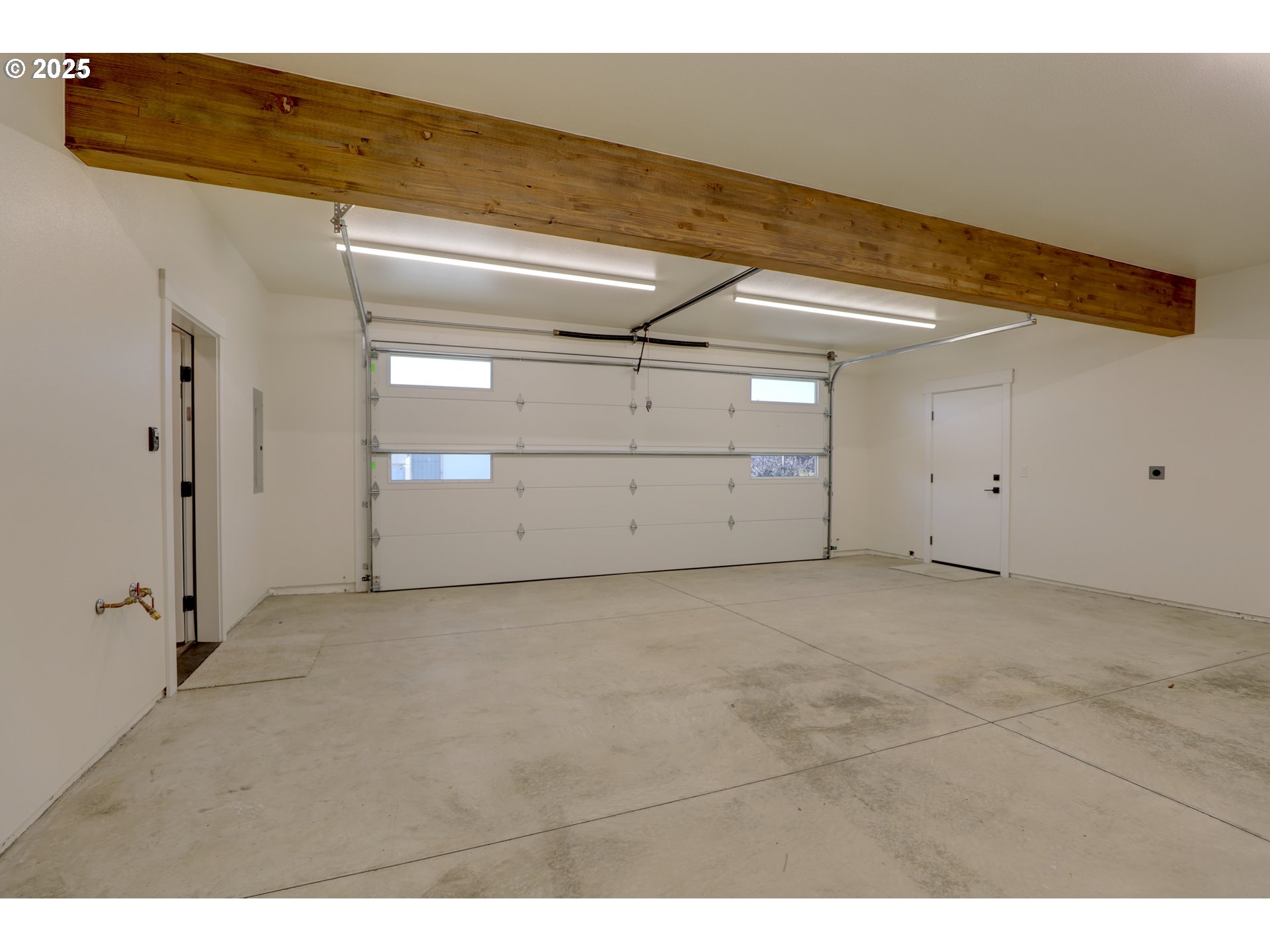211 Heisler Street Dufur, OR 97021 - Photo 13 of 26 a view of a garage