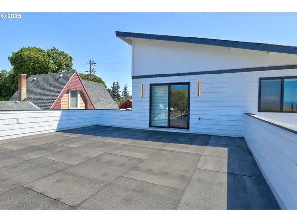 $519,990 | 211 Heisler Street, Dufur, OR 97021