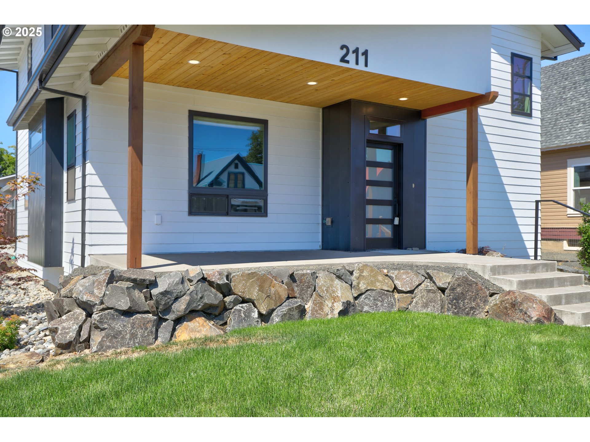 211 Heisler Street Dufur, OR 97021 - Photo 26 of 26 a front view of house with a garden