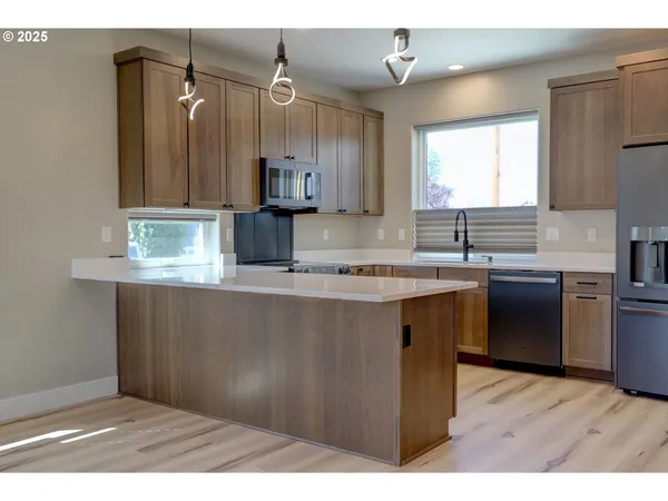 $519,990 | 211 Heisler Street, Dufur, OR 97021