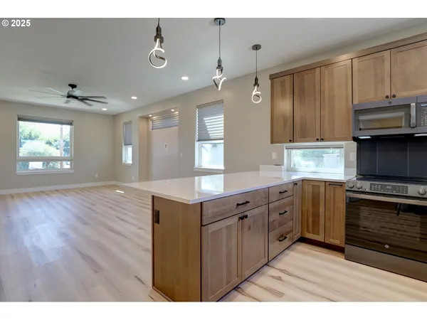 $519,990 | 211 Heisler Street, Dufur, OR 97021