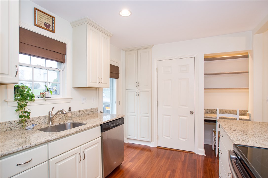 318 Corey Lane Middletown, RI 02842 - Photo 6 of 35