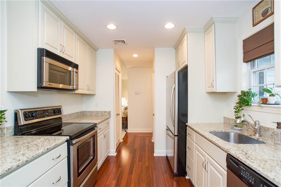 318 Corey Lane Middletown, RI 02842 - Photo 8 of 35