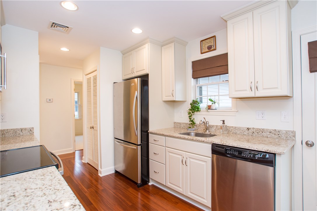 318 Corey Lane Middletown, RI 02842 - Photo 9 of 35