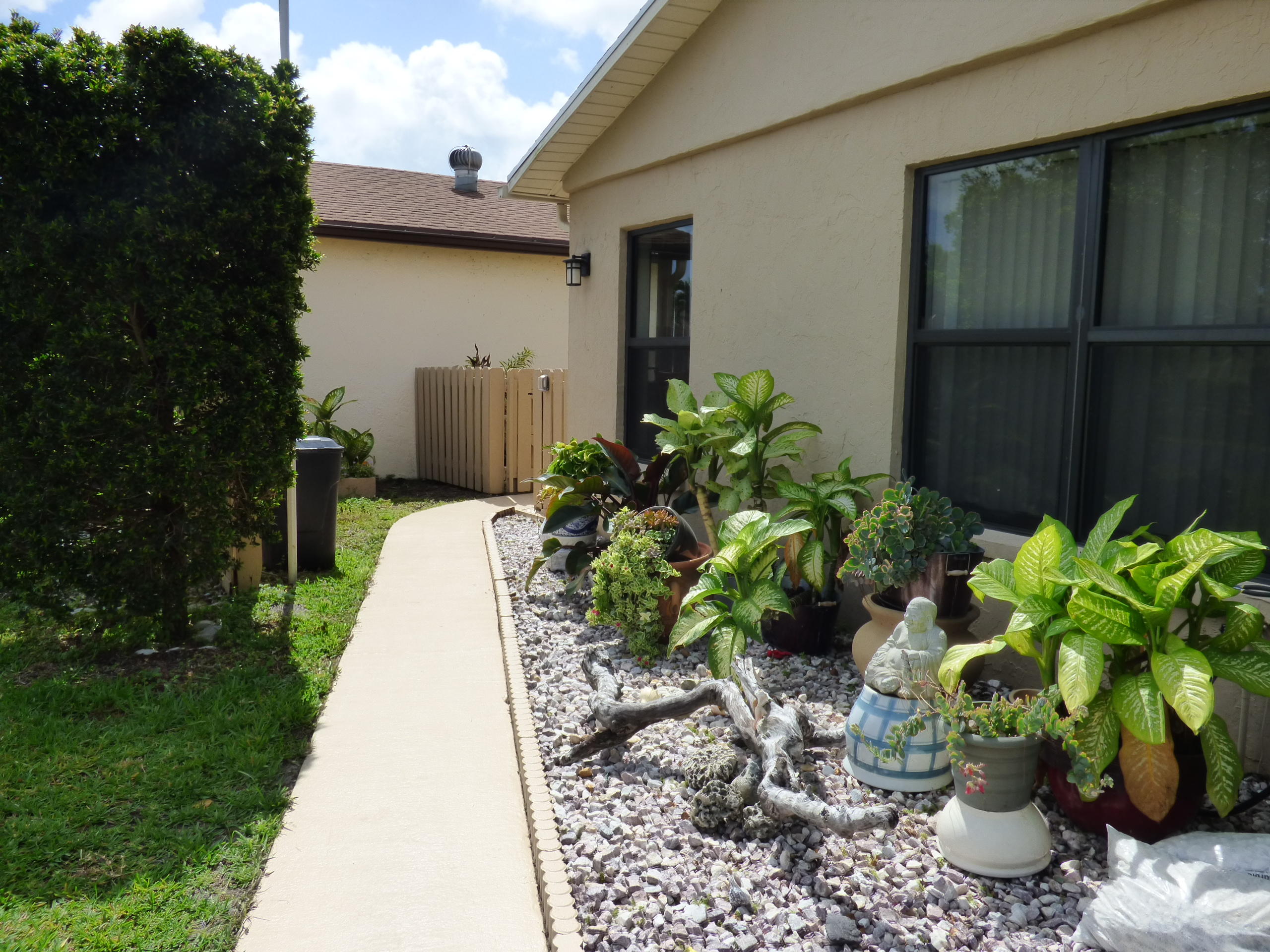 5286 Minto Road Boynton Beach, FL 33472 - Photo 2 of 11 Front Walkway