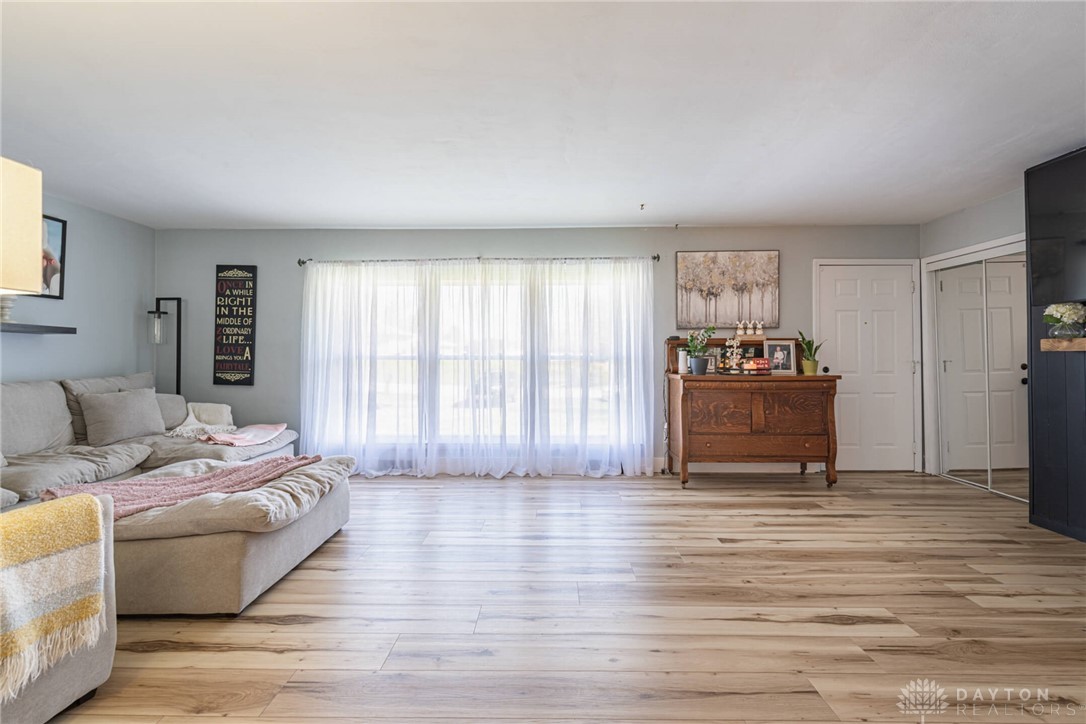 2021 East Mile Road Springfield, OH 45503 - Photo 4 of 23