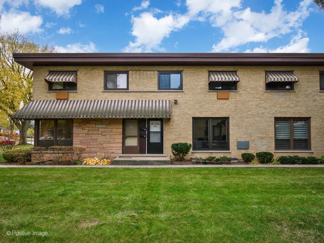 $319,990 | 932 North Wheeling Road, Mount Prospect, IL 60056
