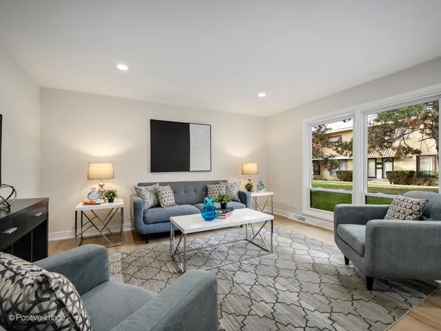 $319,990 | 932 North Wheeling Road, Mount Prospect, IL 60056