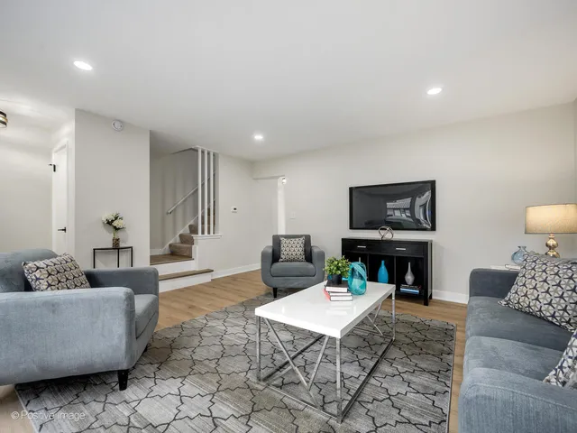 $319,990 | 932 North Wheeling Road, Mount Prospect, IL 60056