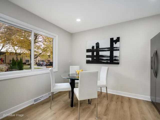 $319,990 | 932 North Wheeling Road, Mount Prospect, IL 60056