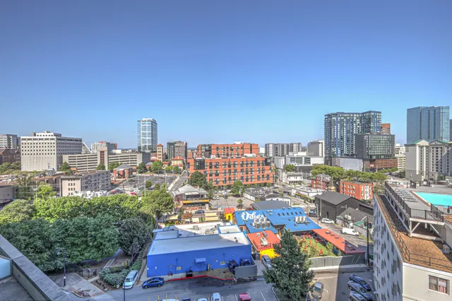 a view of washer and dryer with a utility room